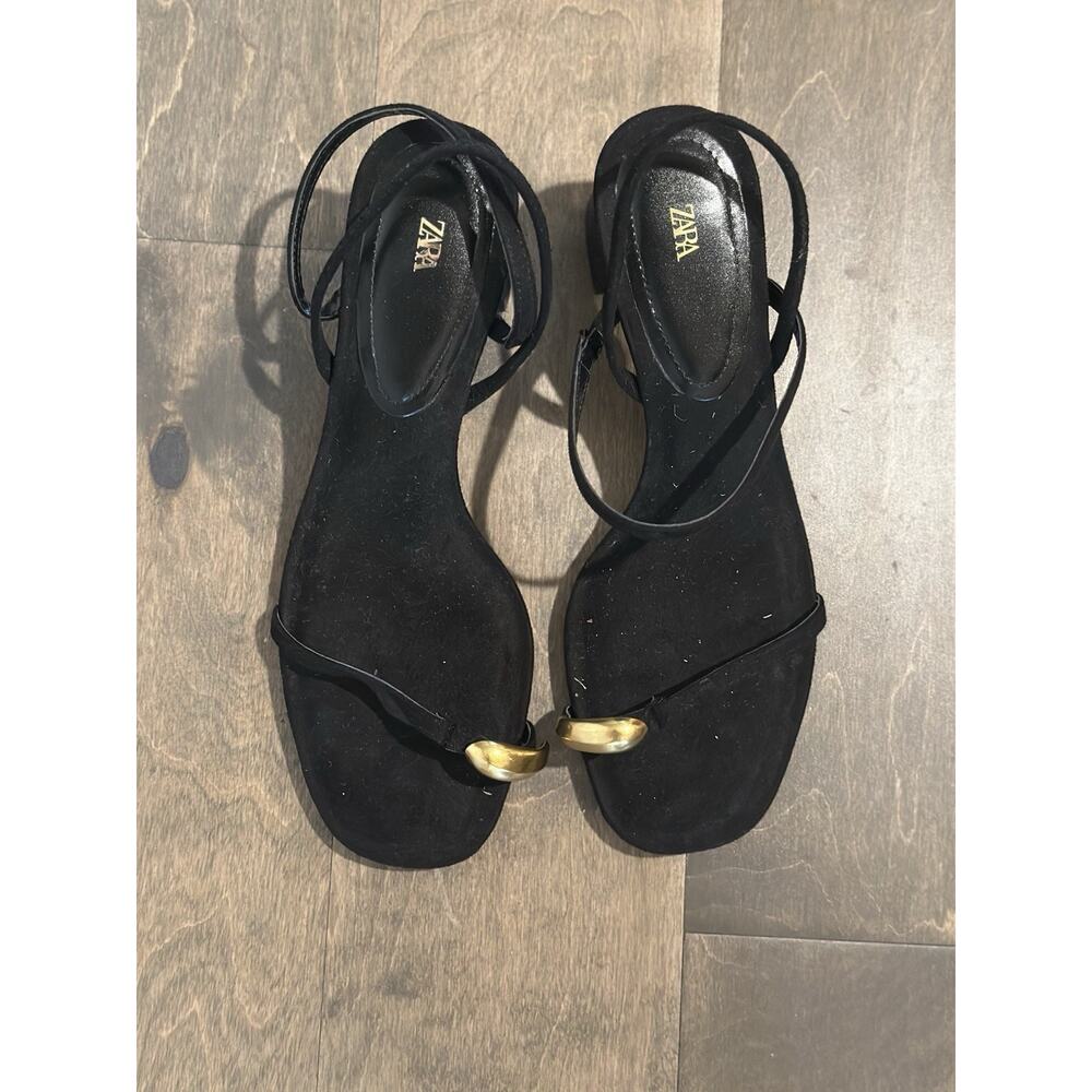 Zara Black Toe Ring Sandal 39 Or 8 Suede Block Heel